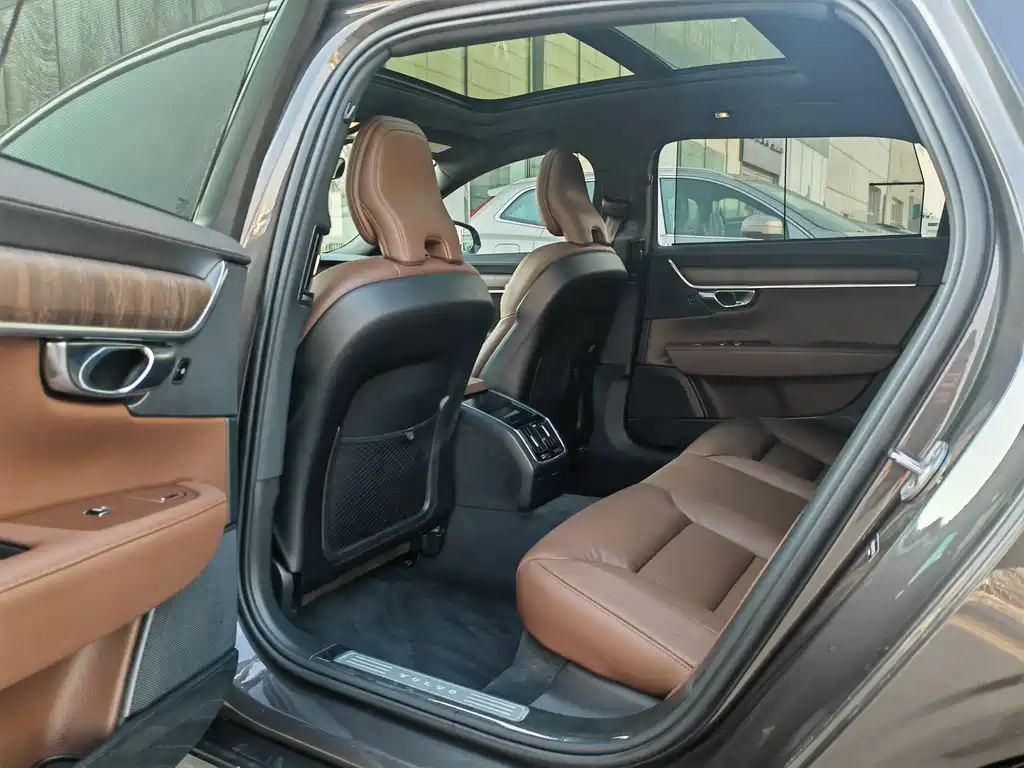VOLVO S90 2022