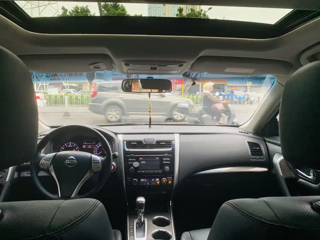 NISSAN TEANA 2016