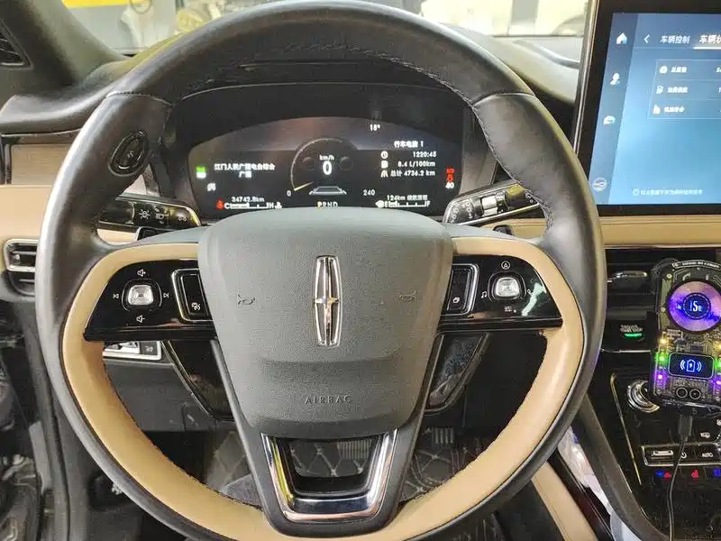 LINCOLN ADVENTURER 2021