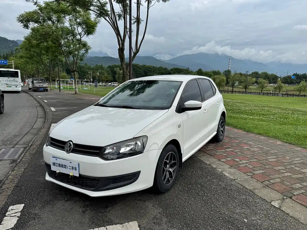 VOLKSWAGEN POLO 2013