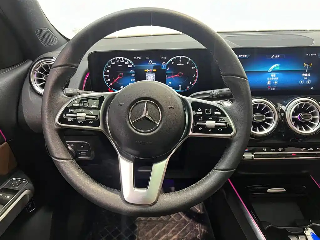 MERCEDES BENZ GLB 2023