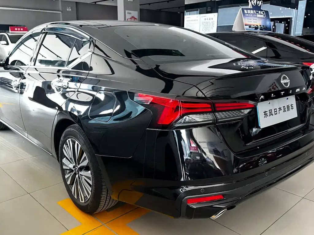 NISSAN TEANA 2023