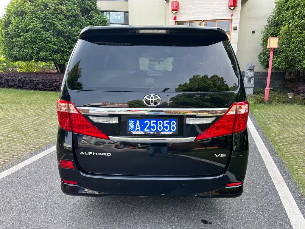 TOYOTA ALPHARD 2012