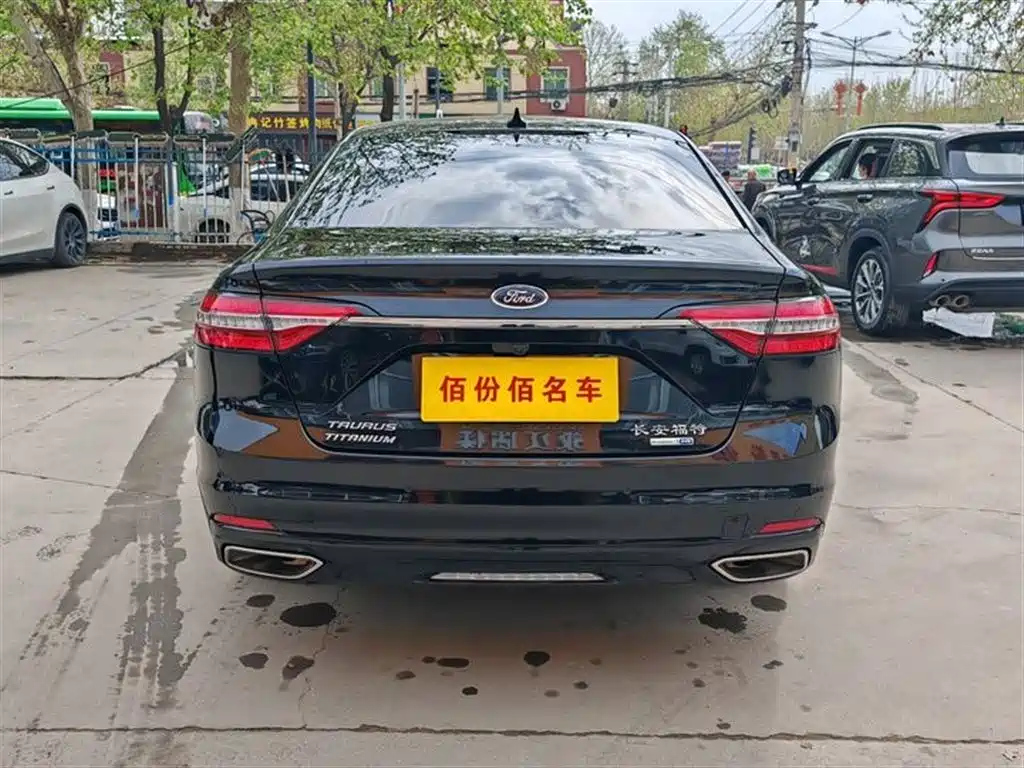 FORD TAURUS 2021