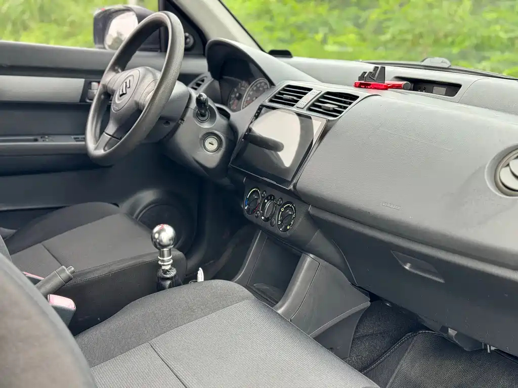SUZUKI SWIFT 2009