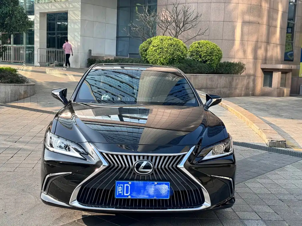 LEXUS ES 2021