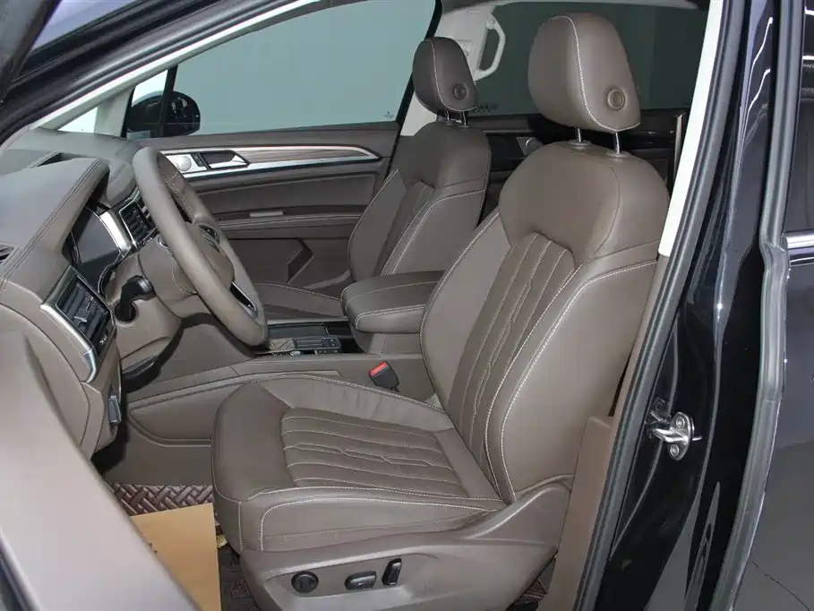 VOLKSWAGEN VILORAN 2022