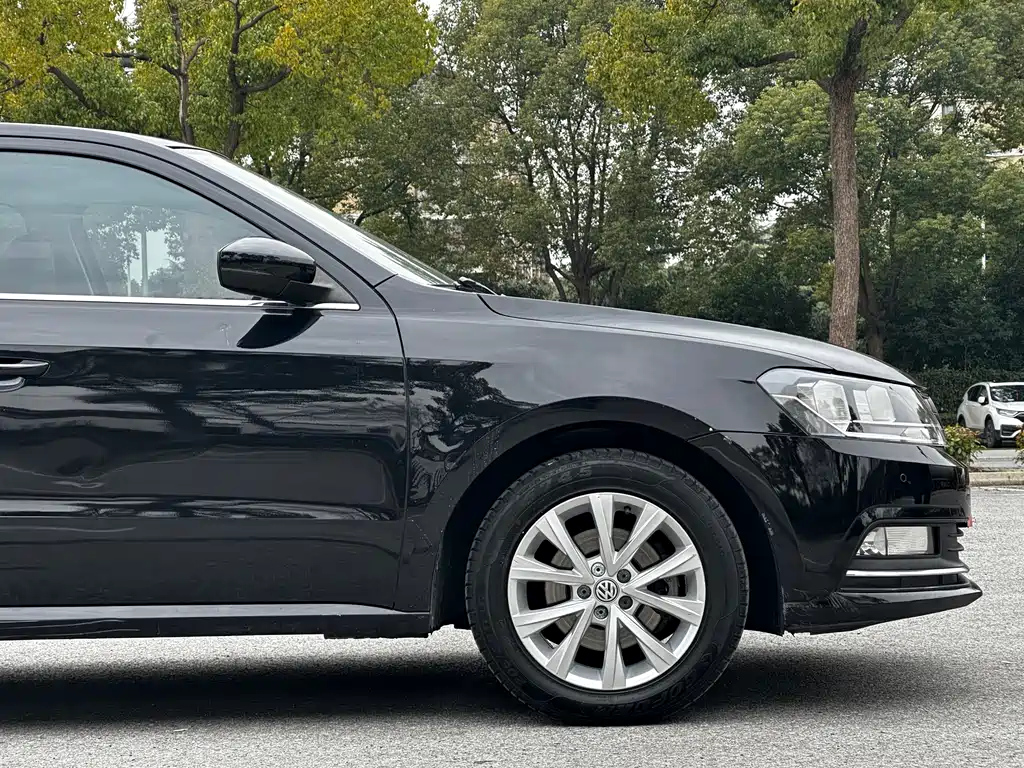 VOLKSWAGEN LAVIDA 2016