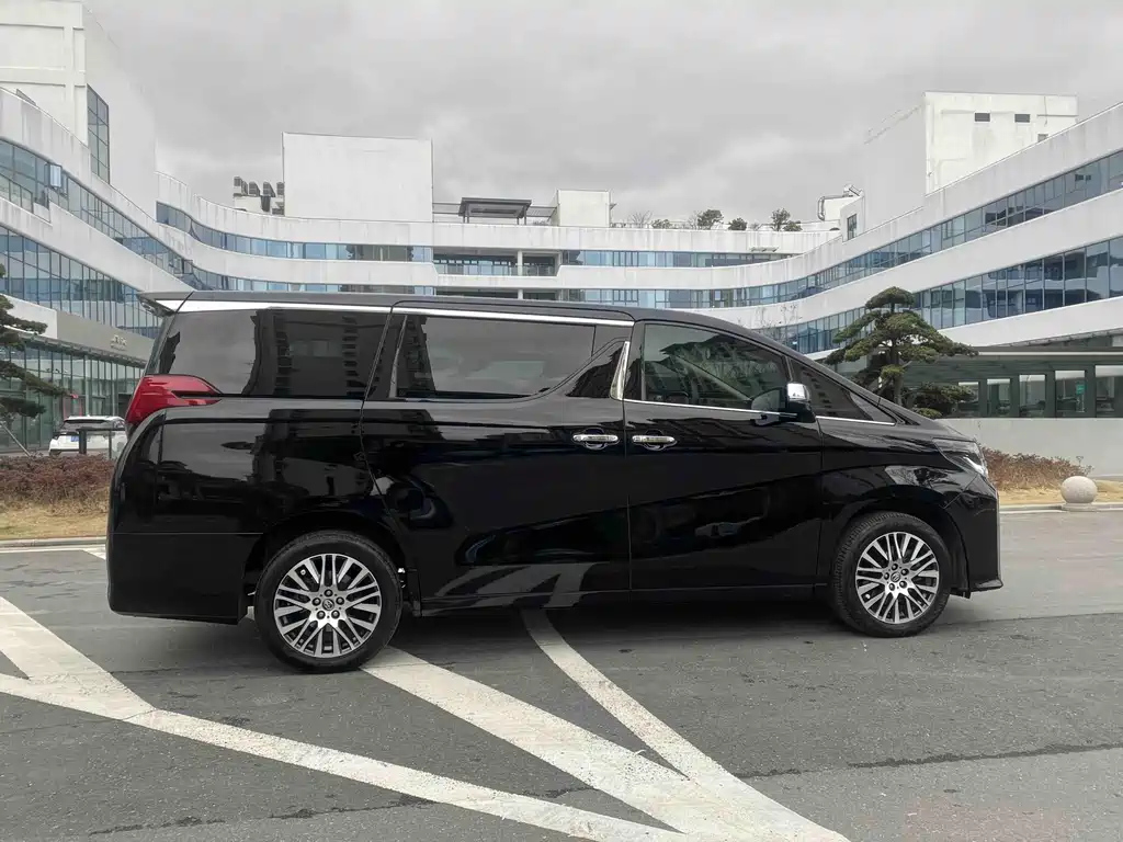 TOYOTA ALPHARD 2018