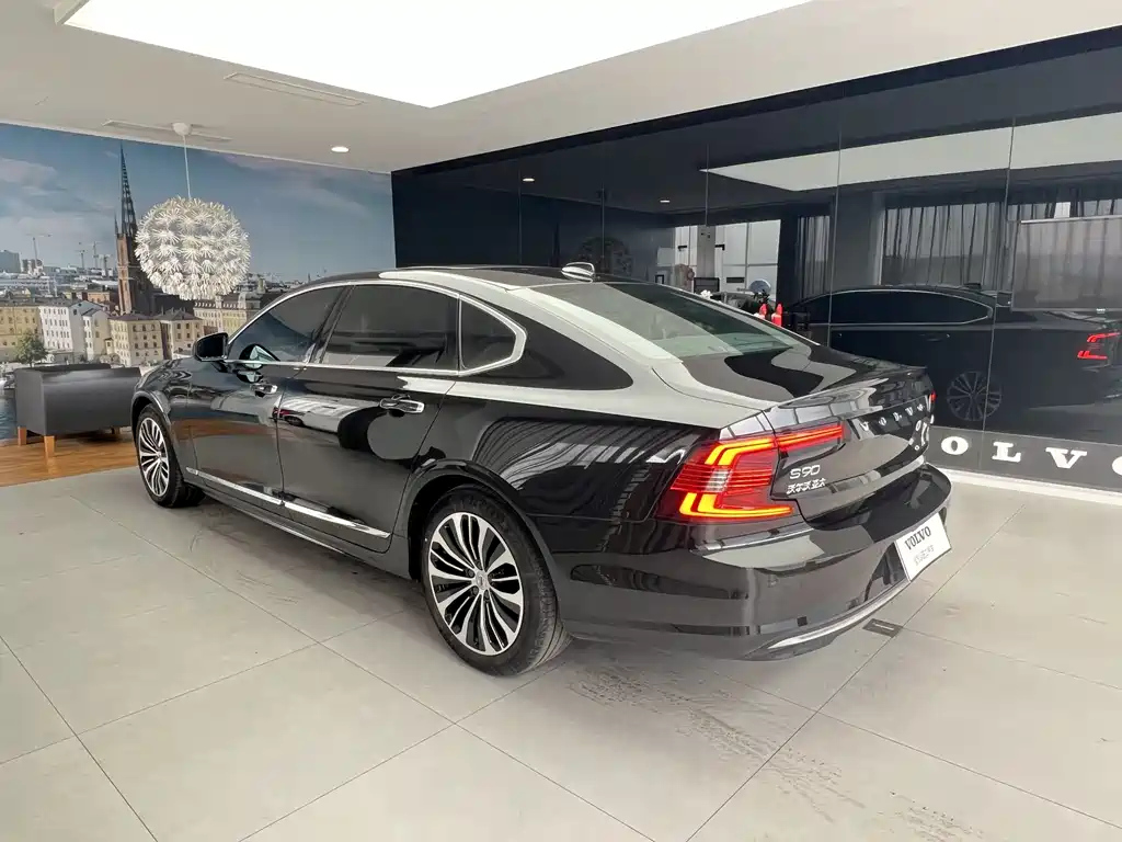 VOLVO S90 2022