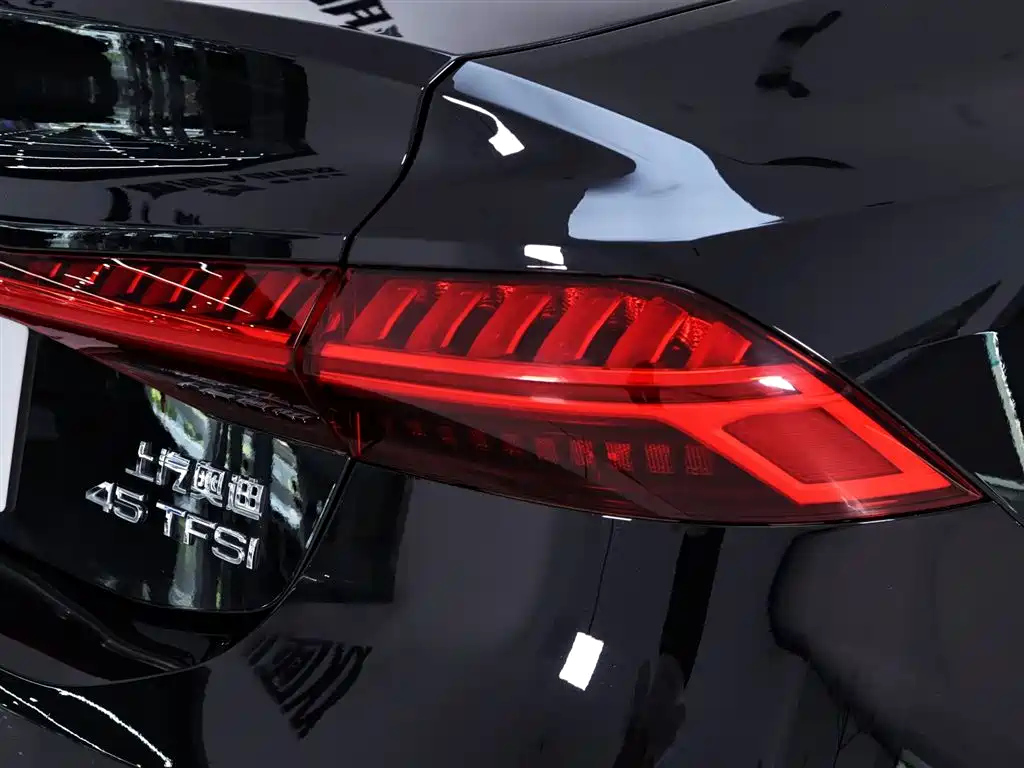 AUDI A7L 2023