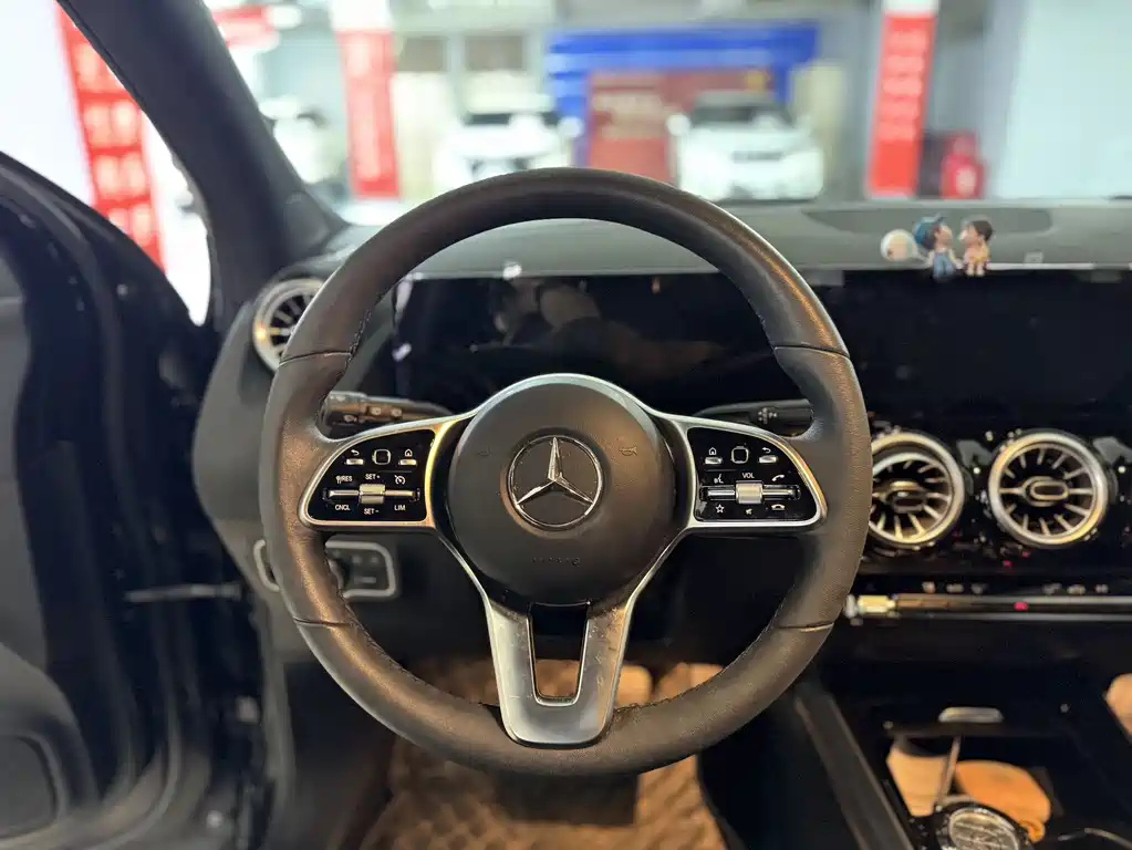 MERCEDES BENZ GLA 2022