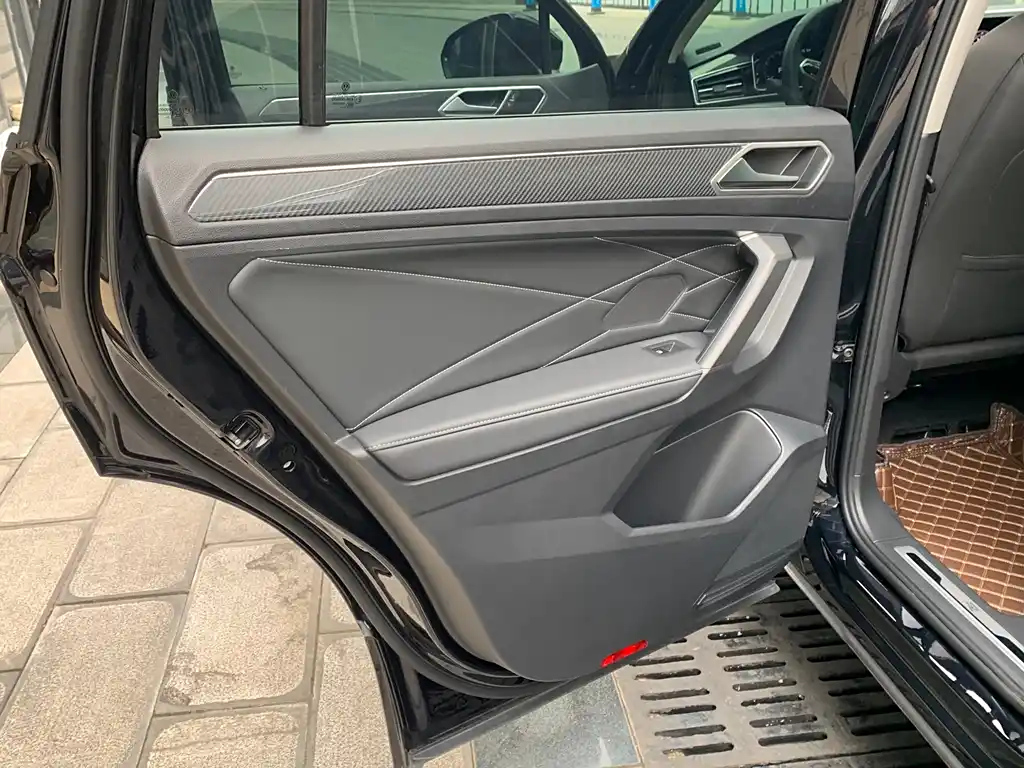 VOLKSWAGEN TIGUAN L 2022