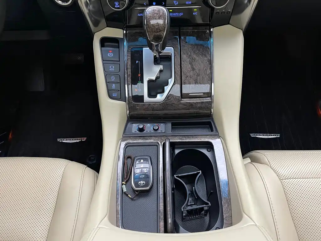 TOYOTA ALPHARD 2019