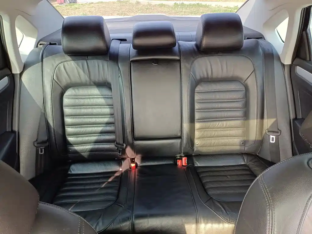 VOLKSWAGEN PASSAT 2016