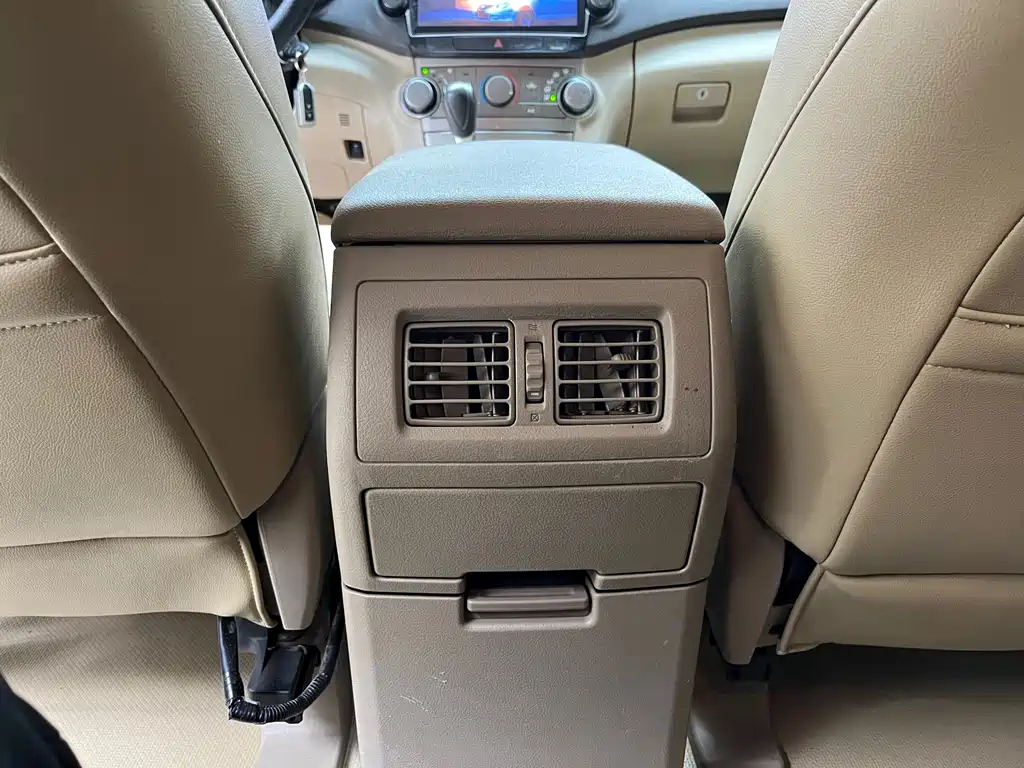 TOYOTA HIGHLANDER 2013