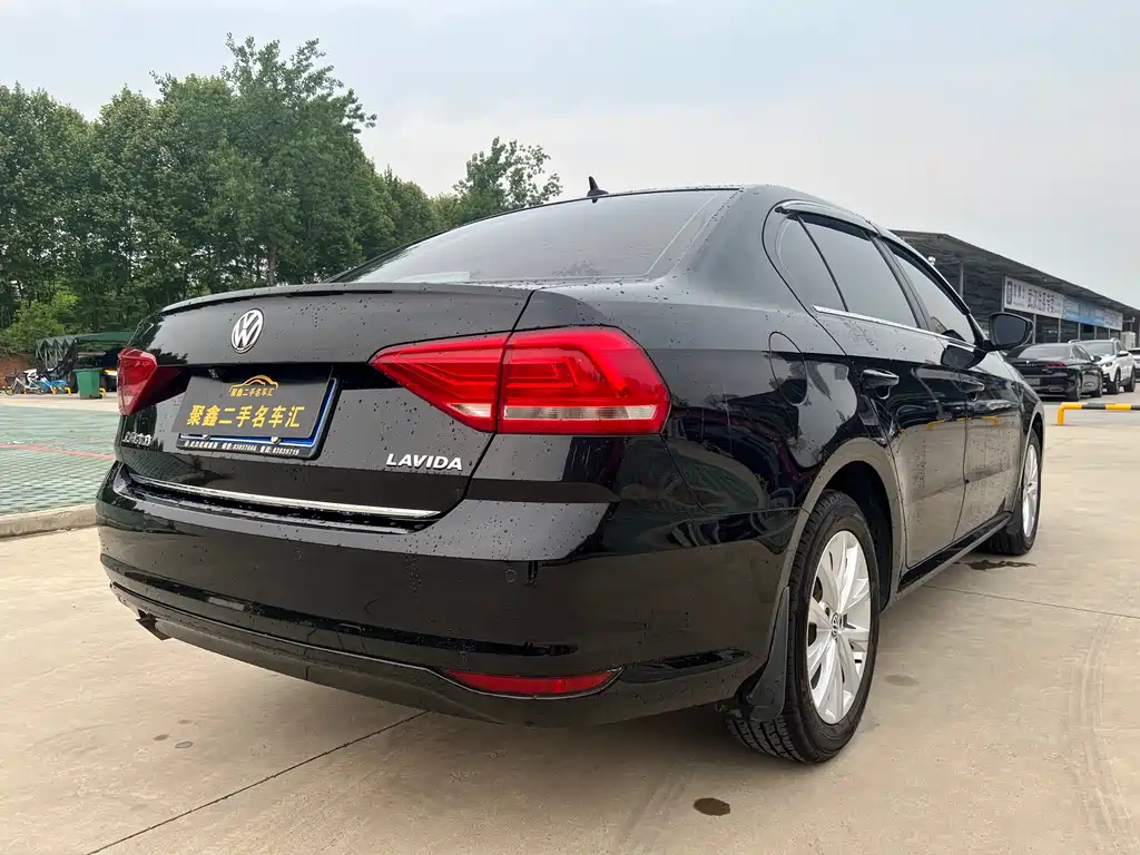VOLKSWAGEN LAVIDA 2016