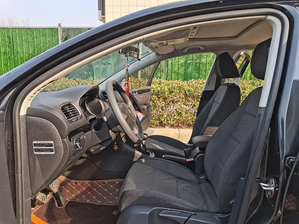 VOLKSWAGEN GOLF 2012