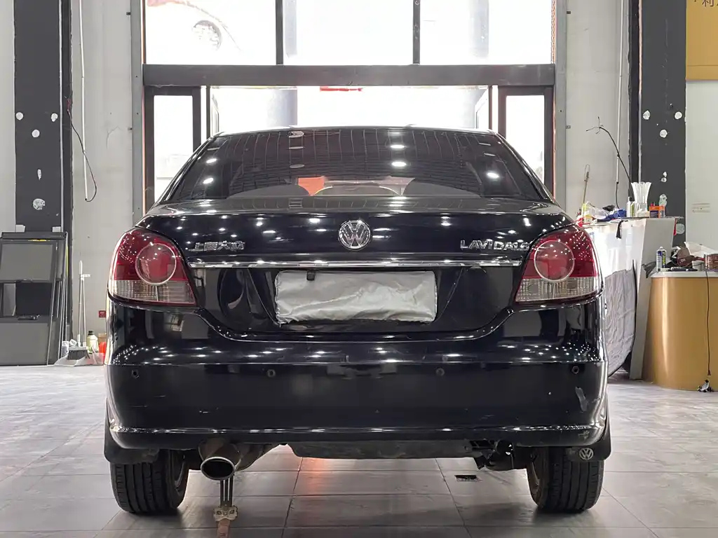 VOLKSWAGEN LAVIDA 2011
