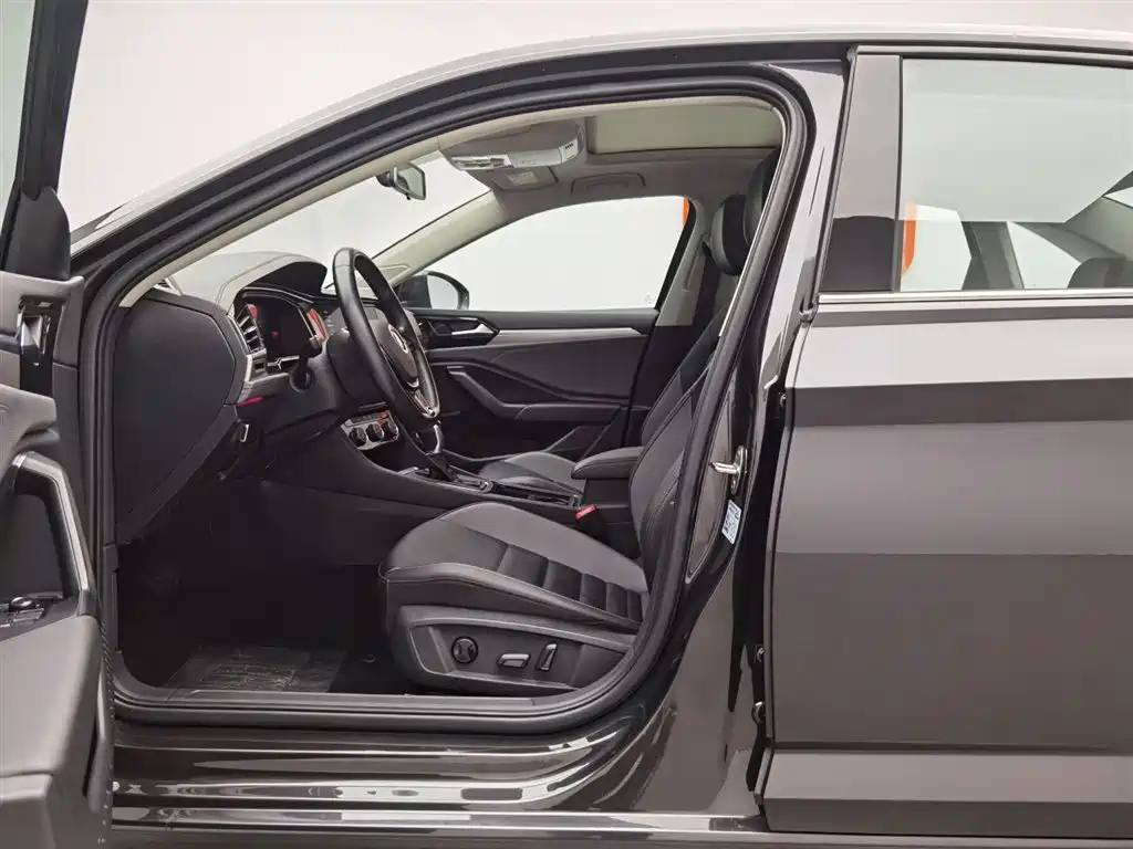 VOLKSWAGEN SAGITAR 2021