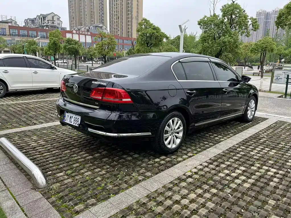 VOLKSWAGEN MAGOTAN 2015