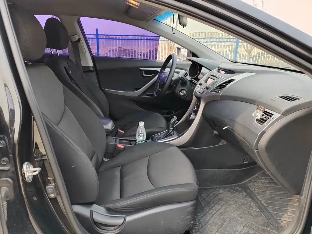HYUNDAI ELANTRA 2017