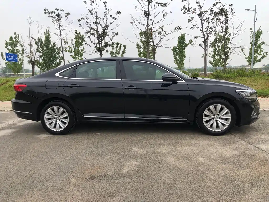 VOLKSWAGEN PASSAT 2020