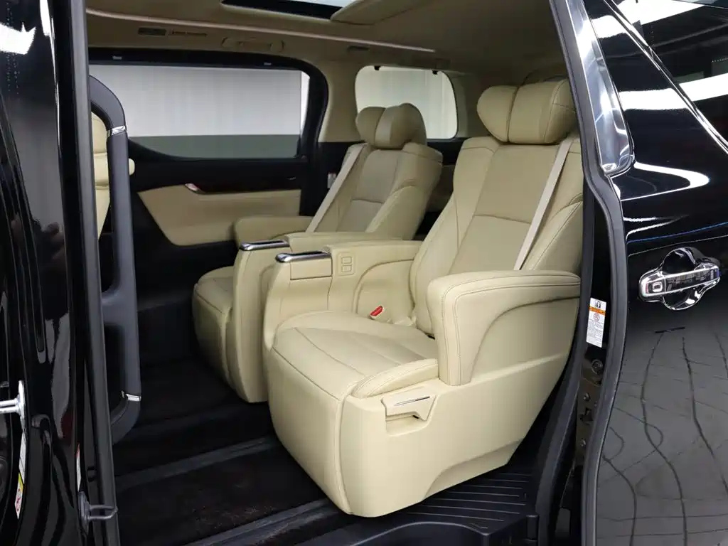 TOYOTA ALPHARD 2017