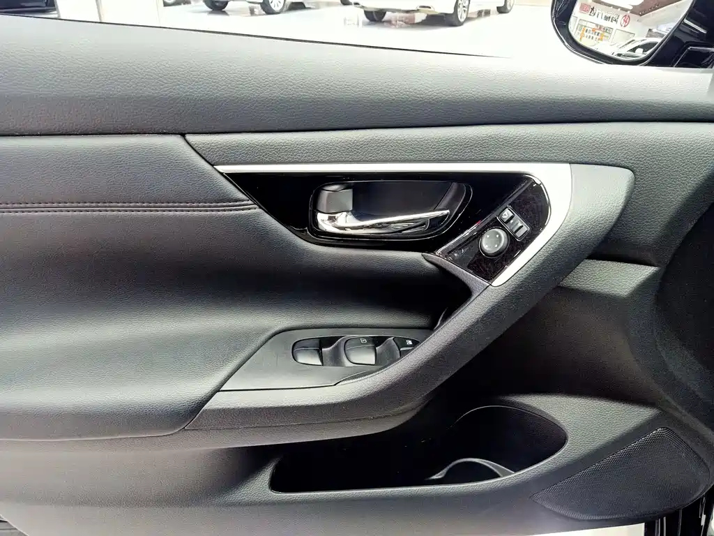 NISSAN TEANA 2018