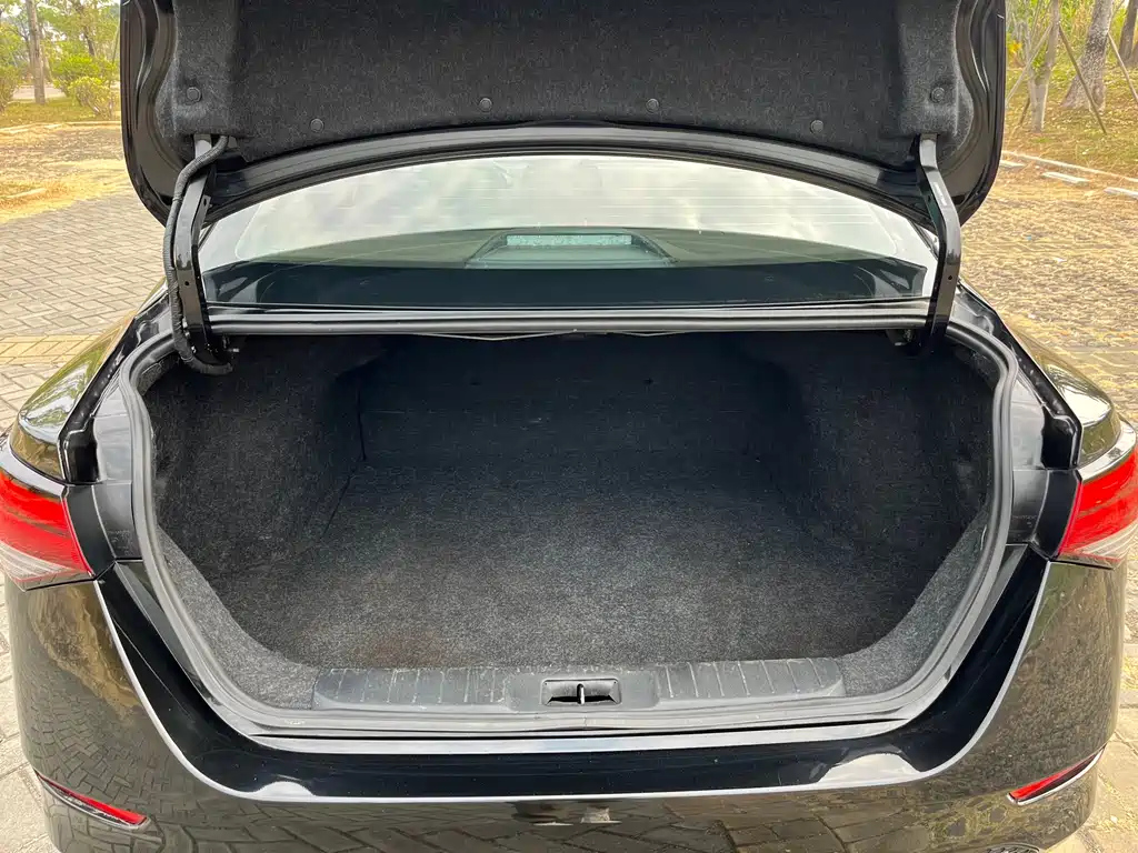 NISSAN SYLPHY 2020