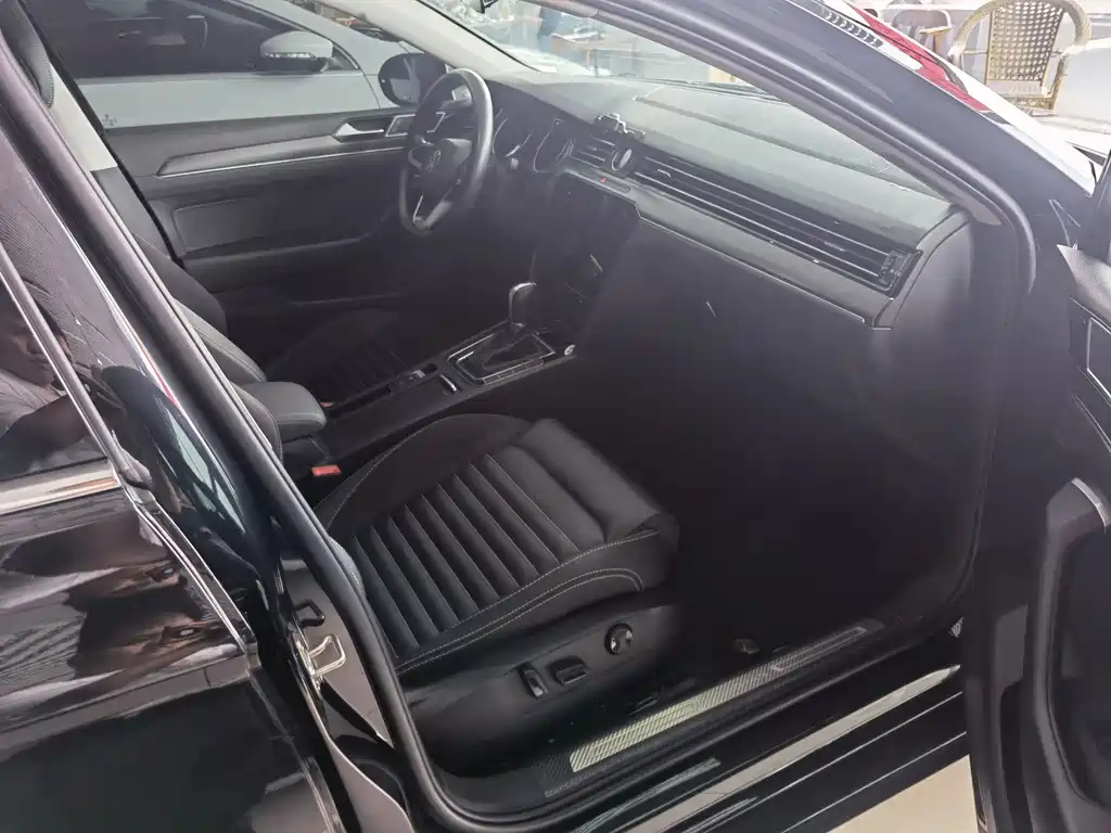 VOLKSWAGEN MAGOTAN 2022