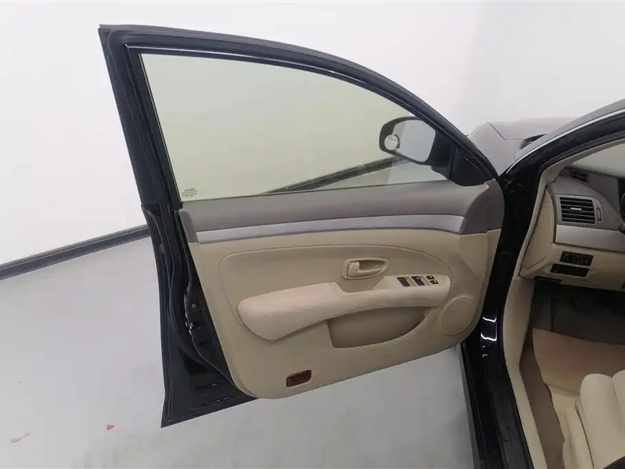 NISSAN SYLPHY 2016