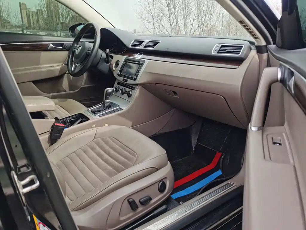 VOLKSWAGEN MAGOTAN 2015