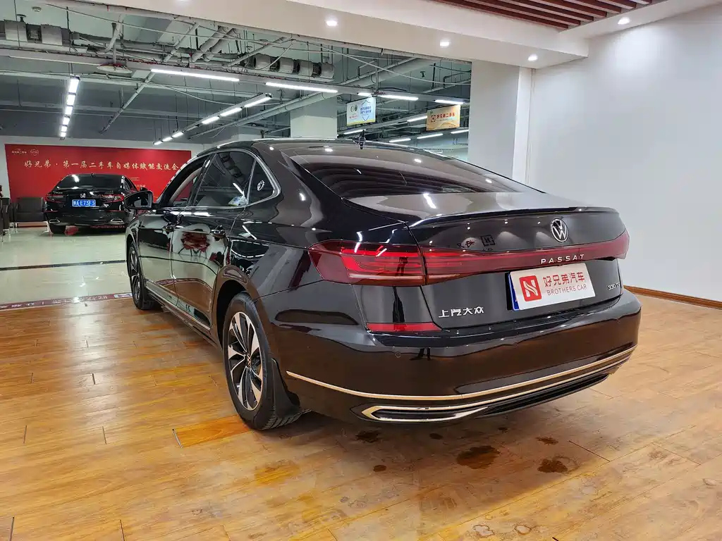 VOLKSWAGEN PASSAT 2023