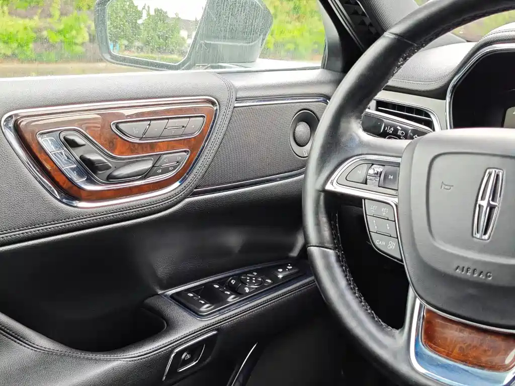 LINCOLN CONTINENTAL 2020