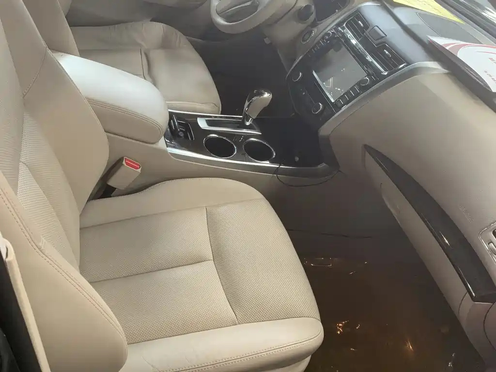 NISSAN TEANA 2015