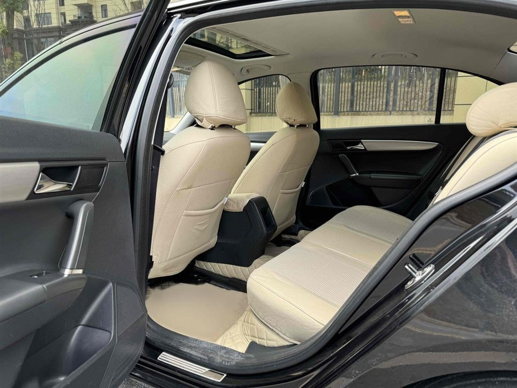 VOLKSWAGEN LAVIDA 2013