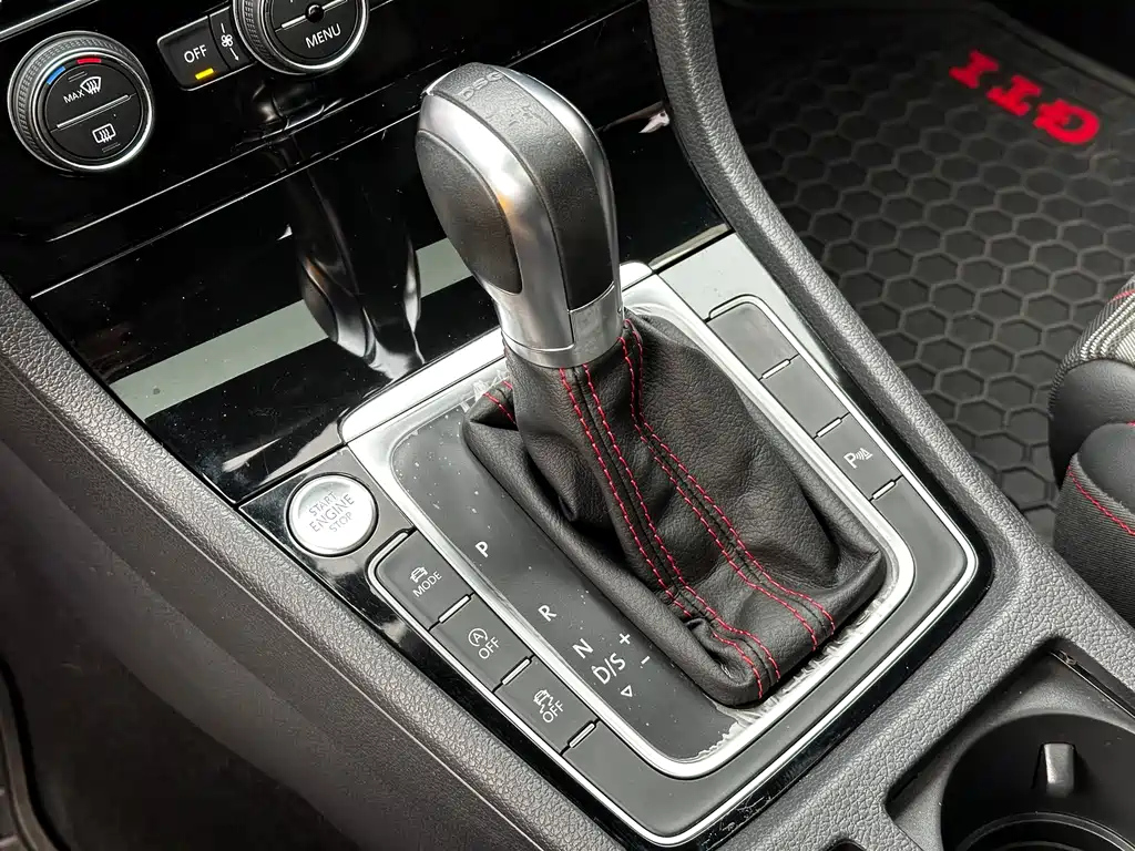 VOLKSWAGEN GOLF 2019