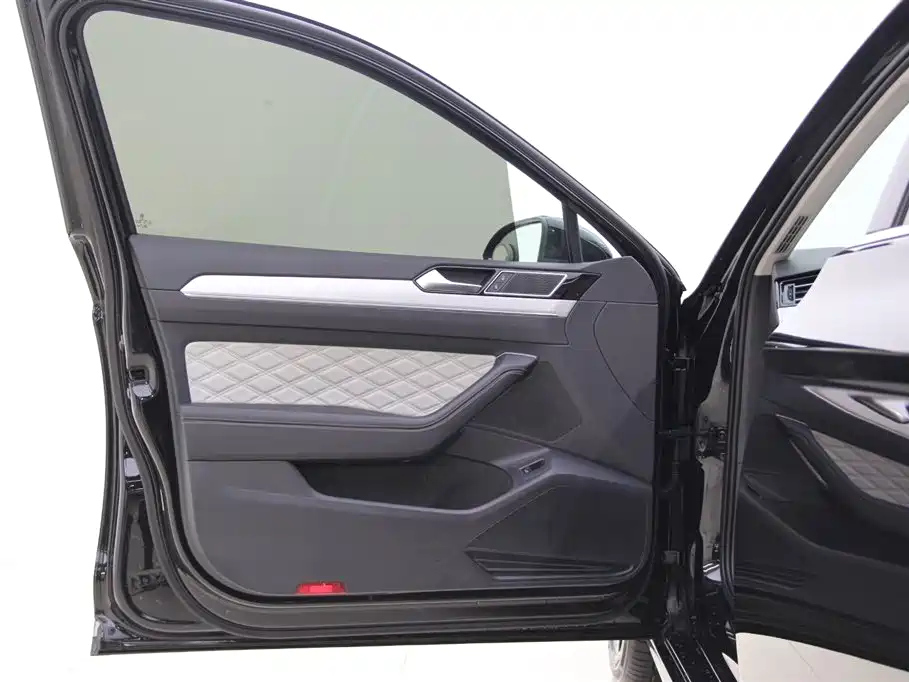 VOLKSWAGEN MAGOTAN 2023