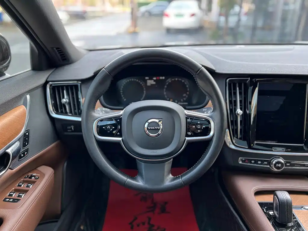 VOLVO S90 2021