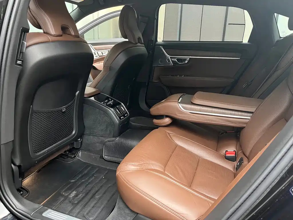 VOLVO S90 2021