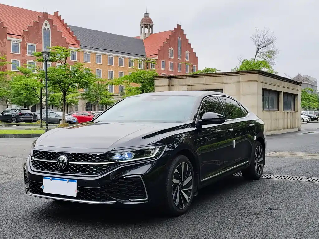 VOLKSWAGEN PASSAT 2022