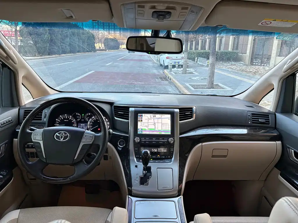 TOYOTA ALPHARD 2015