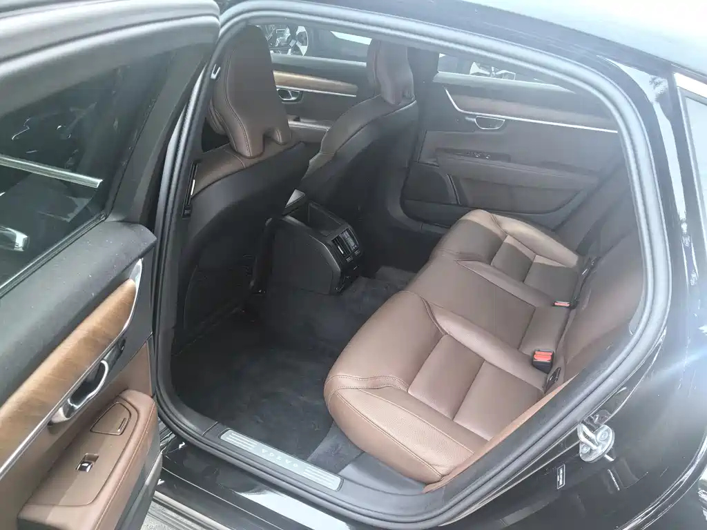 VOLVO S90 2022