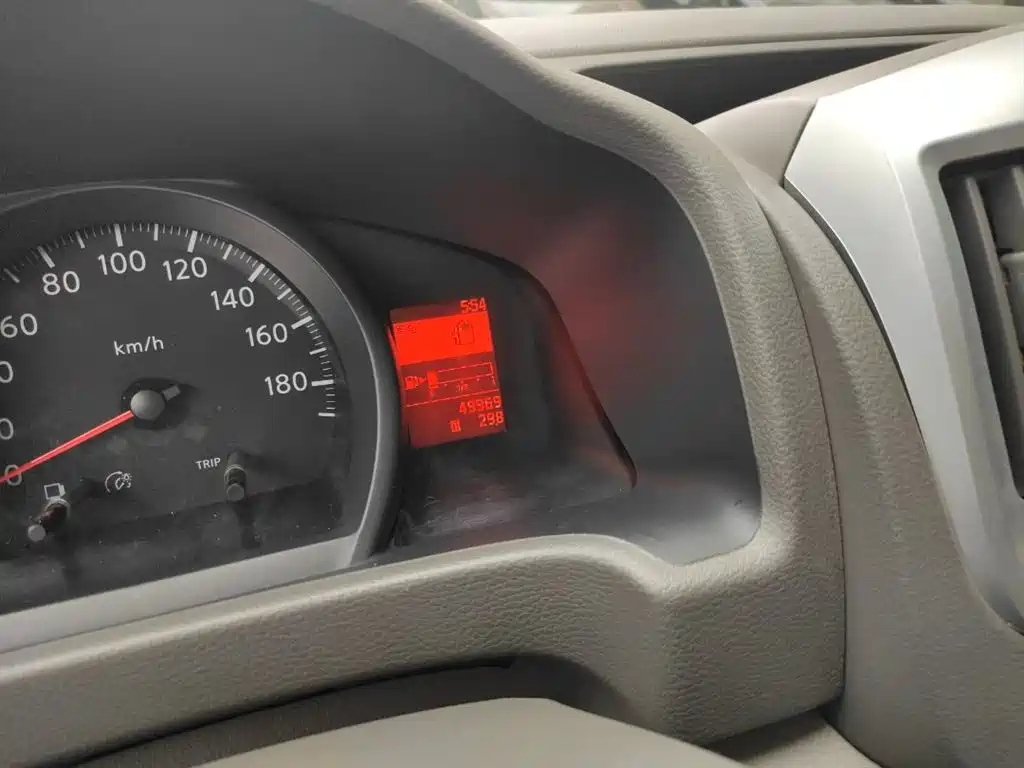 NISSAN NV200 2020