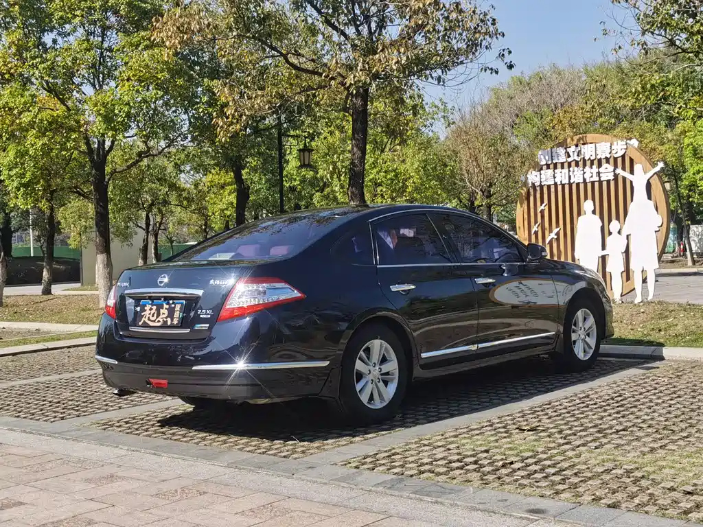 NISSAN TEANA 2011