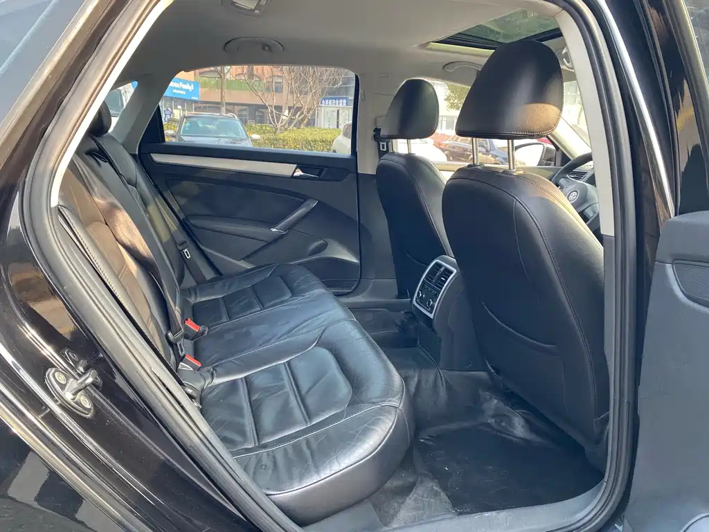 VOLKSWAGEN PASSAT 2014