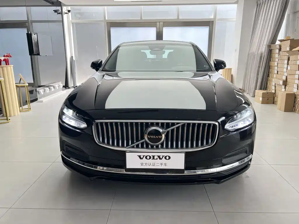 VOLVO S90 2023