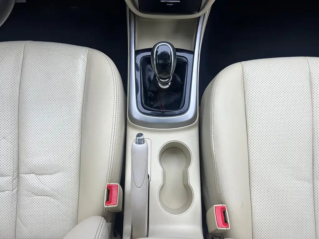 CHANGAN EADO 2015