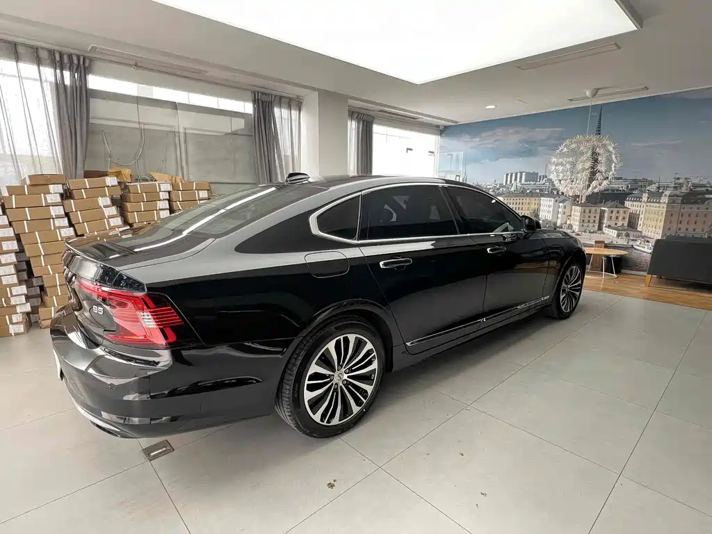 VOLVO S90 2023